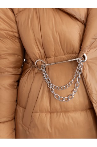 Karamelės spalvos dygsniuota žieminė striukė su kišenėmis\n-NM-KR-TR8310.17P
